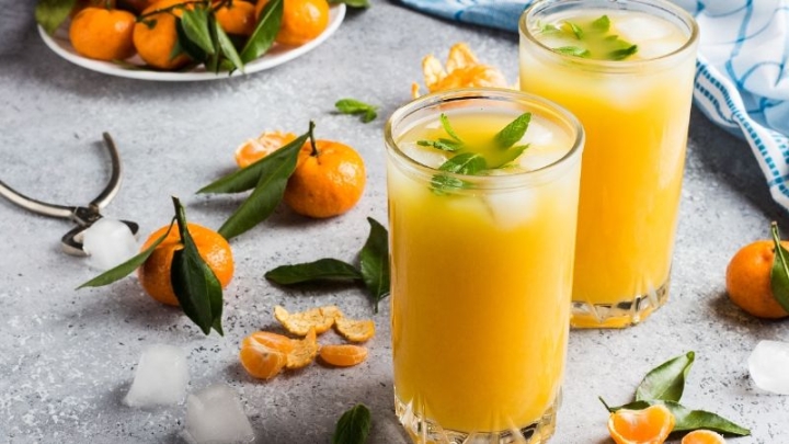 Agua fresca de temporada, te damos la receta para una deliciosa agua de mandarina con menta