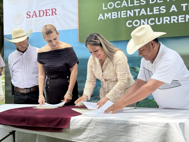 Firman Ayala y Conafor convenio para preservar zonas forestales