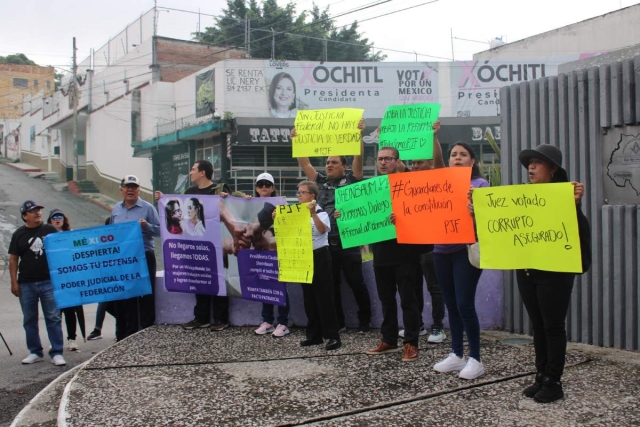 Personal del Poder Judicial de la Federación en Morelos concluyó una movilización este martes en el bulevar Juárez, frente al monumento al “Benemérito de las Américas”.  