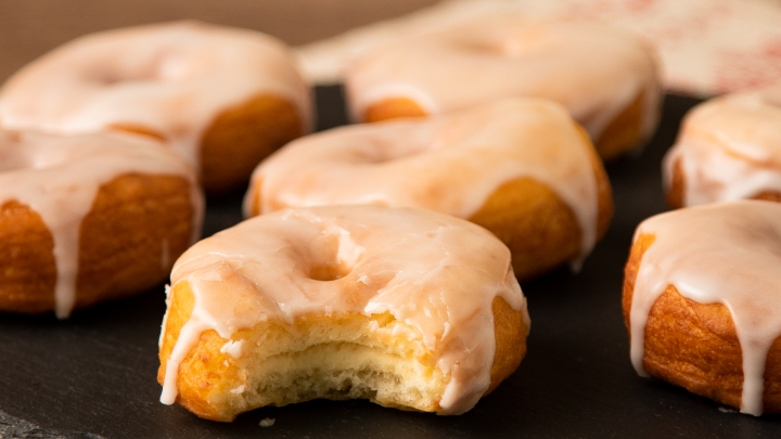 Celebra el día de la dona con esta receta para hacerlas glaseadas