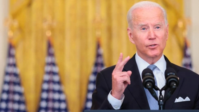 Joe Biden acuerda con talibanes evacuación de estadunidenses.