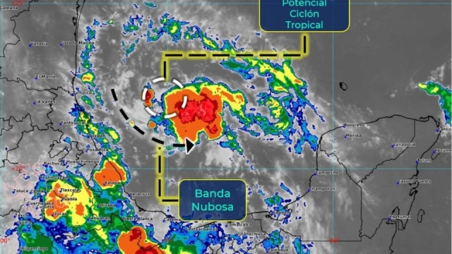 Ciclón Tropical &quot;Cuatro&quot; amenaza el occidente del Golfo de México; extrema precauciones