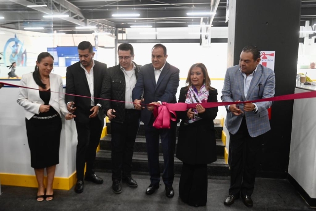El Gobernador Cuauhtémoc Blanco Bravo asiste a la inauguración de Ice Place Cuernavaca en Plaza Forum
