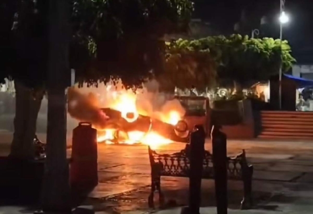 La noche del 1 de junio, habitantes de Tetela incendiaron un taxi de Alpanocan, en respuesta a la agresión de habitantes de esa comunidad ocurrida horas antes.