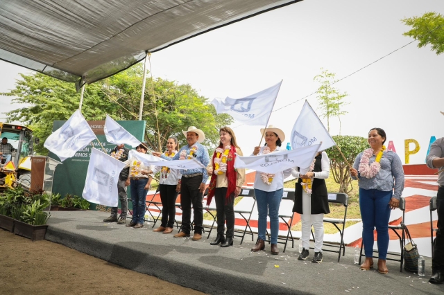 Implementa Margarita González programa de rehabilitación y mejoramiento de caminos de saca cosecha