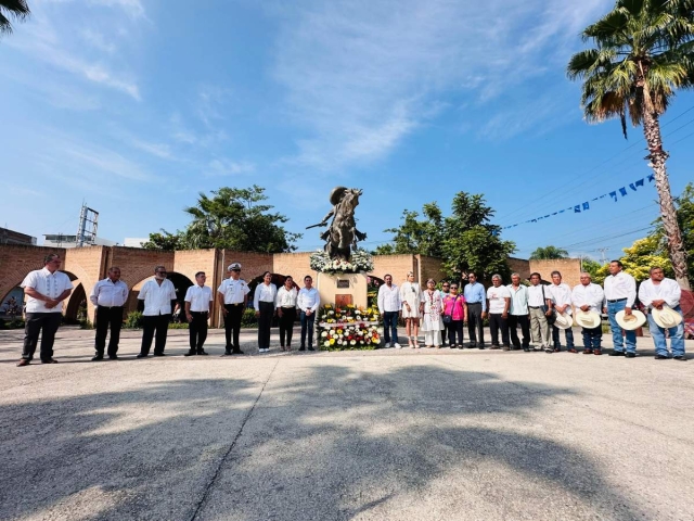 Junto con campesinos y diferentes organizaciones, el municipio rindió homenaje al Caudillo del Sur, en un aniversario más de su natalicio.