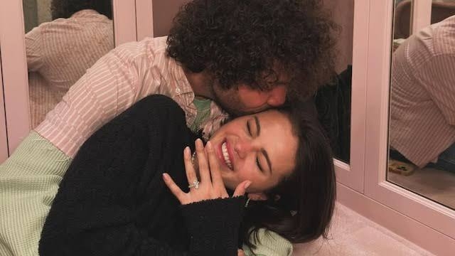 Selena Gomez y Benny Blanco anuncian su compromiso con emotiva publicación