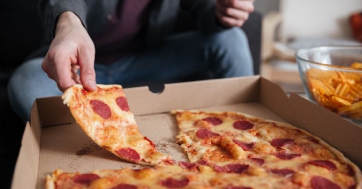 ¿Cuántos pedazos de pizza me puedo comer sin engordar?