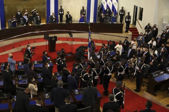 El Salvador aplica su ‘Ley Zaldívar’, reeligen a presidente de la Suprema Corte.