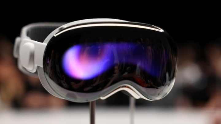 Zuckerberg critica las gafas de realidad mixta de Apple: ‘son solo para el sofá’