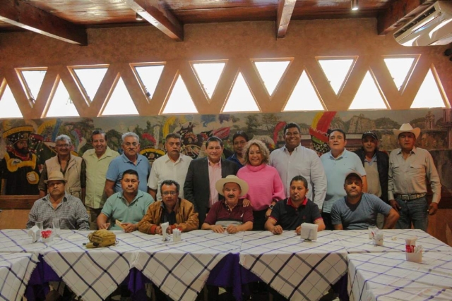 En la reunión también participaron líderes transportistas.