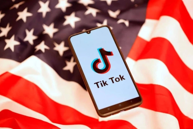 Estados Unidos cierra escuelas por amenazas en TikTok.