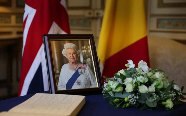 Embajada de Reino Unido en México abre libro de condolencias
