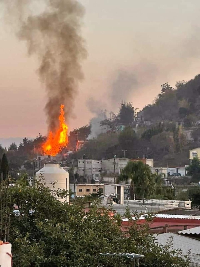 Las llamas de la explosión alcanzaron varios metros de altura.