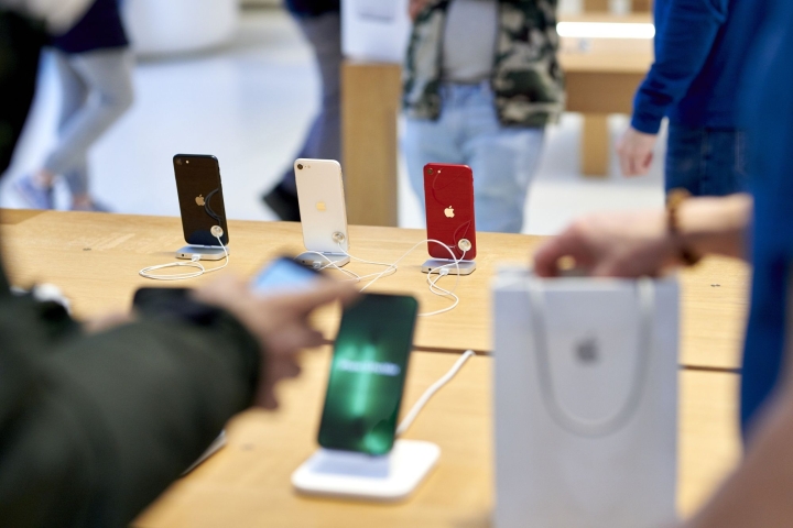 Usuarios Apple deben bajar parche de seguridad para Mac, iPhone y iPad