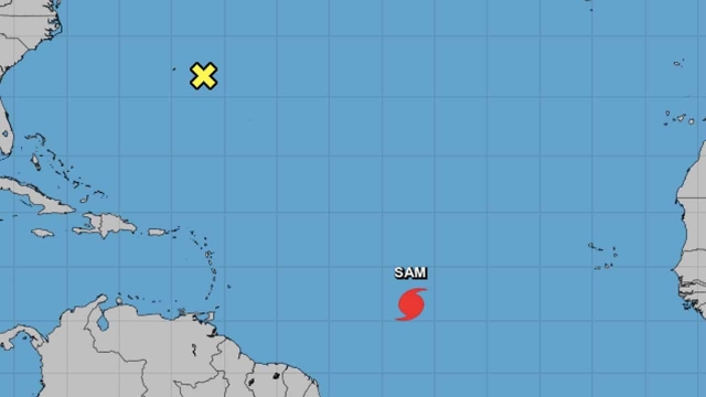 Tormenta tropical Sam se fortalece a huracán.