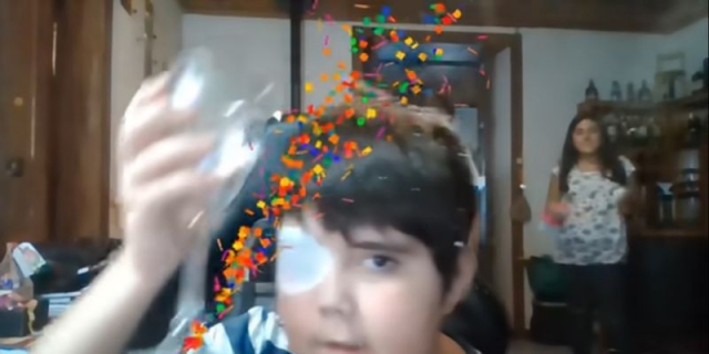 Niño se hace viral por querer ser YouTuber.