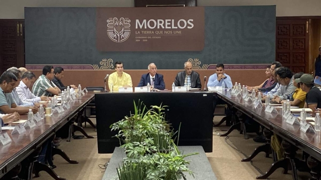 El secretario de Infraestructura, Adolfo Barragán, se reunió con titulares del área de obras públicas en los municipios. 