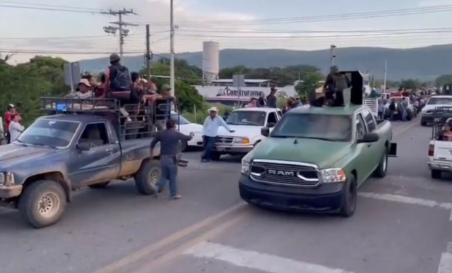 Ingresa caravana de hombres armados en Chiapas como si fuera desfile