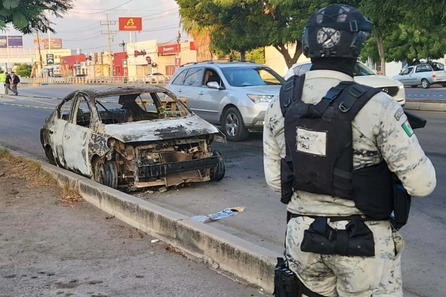 Sinaloa enfrenta una madrugada de violencia con robos y vehículos incendiados