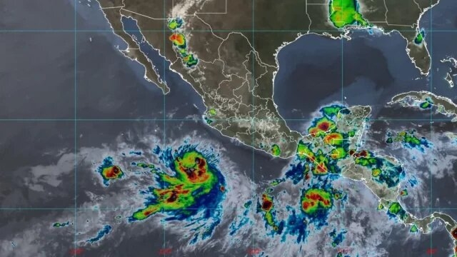 Tormenta tropical Adrián se intensifica a huracán categoría 1