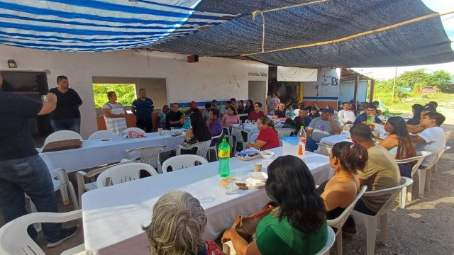 Los bomberos estuvieron acompañados de sus familias en la convivencia.
