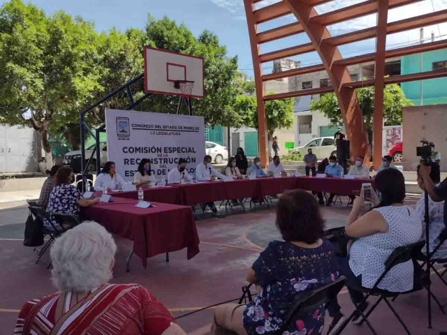 Los integrantes de la Comisión para la Reconstrucción recibieron diversas solicitudes para ser atendidas.