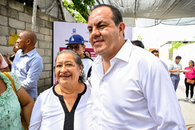 El gobernador Cuauhtémoc Blanco inauguró la pavimentación de la calle Margarita, en la colonia San Lucas, en Jiutepec. 