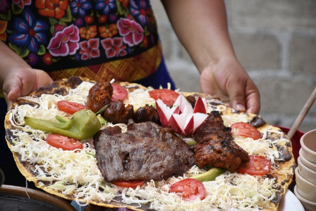 Quesillo y Tlayuda son declarados patrimonio gastronómico en Oaxaca
