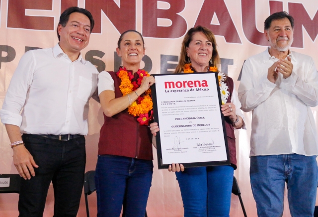 Entrega Claudia Sheinbaum a Margarita González constancia como precandidata única de Morena a la gubernatura de Morelos