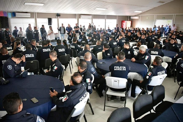 Miguel Ángel Urrutia, secretario de Seguridad y Protección Ciudadana, encabezó un festejo por el Día Internacional del Policía. 