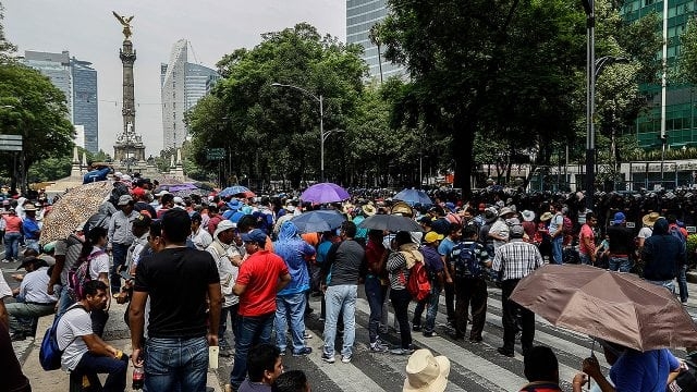 CNTE critica el aumento salarial de 8.2% que anunció AMLO