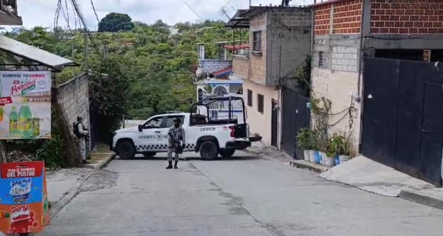   Los agentes persiguieron al agresor, pero no lo encontraron.