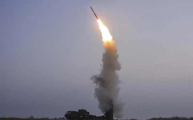Corea del Norte dispara un posible misil balístico hacia el mar de Japón