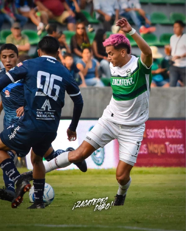 Los Escorpiones de Zacatepec hicieron suyo el lunes premier de la Liga Serie A y vencieron 2-0 a los Halcones de Zapopan, en el estadio &quot;Agustín Coruco Díaz&quot;.