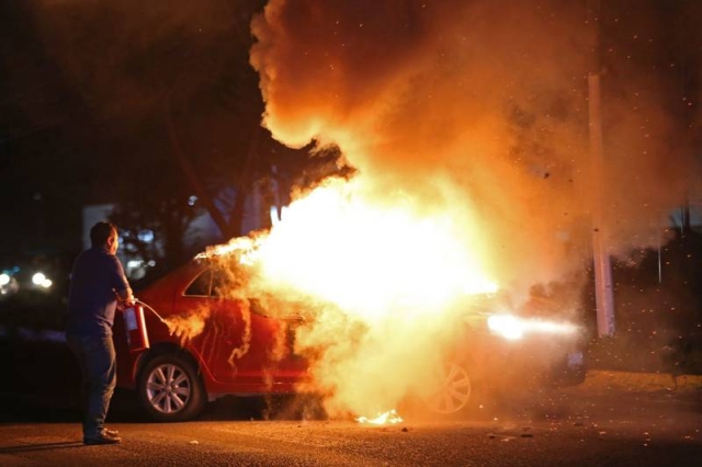 Violencia en Zacatecas: Incendian vehículos en carreteras a Fresnillo y Villanueva