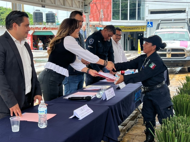 Entrega CES Morelos reconocimientos a policía de género