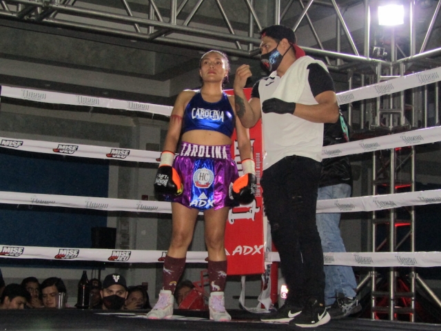 Carolina Contreras ganó su novena pelea profesional ante Ivón la “Chiquita” Rosas.