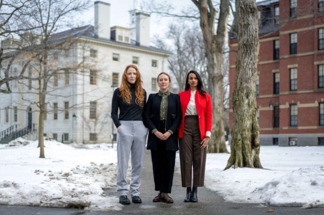 Alumnas demandan a Harvard por ignorar denuncias de acoso