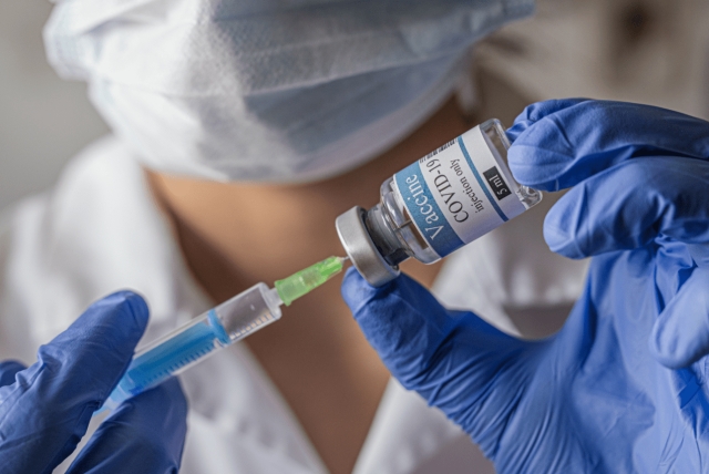 Vacunar a niños contra COVID, menos urgente: OMS