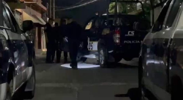 Los policías que atendieron el auxilio confirmaron que había daños en la fachada del establecimiento.