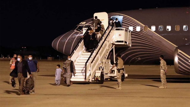 Afganistán reanuda vuelos comerciales con Irán.