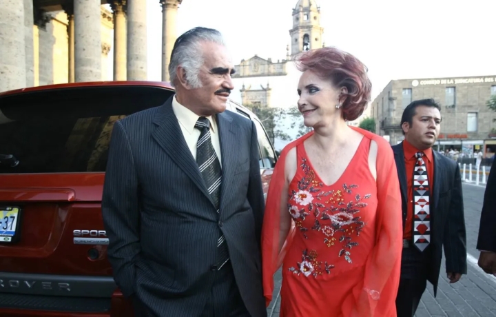 Doña Cuquita ante críticas por infidelidades de Vicente Fernández: ‘No iba a andar tras él’
