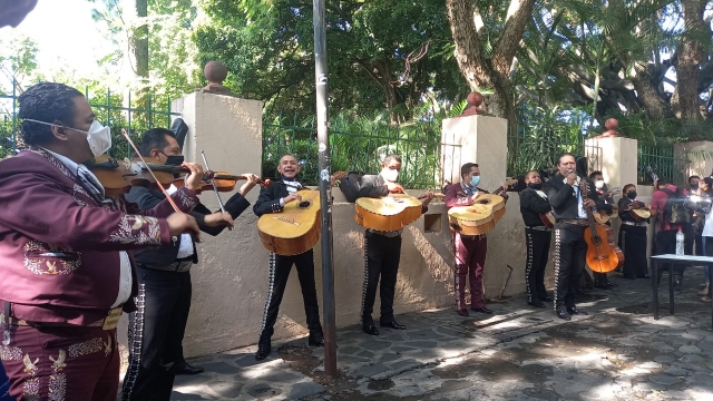 Entrega ayuntamiento credenciales a músicos de Cuernavaca
