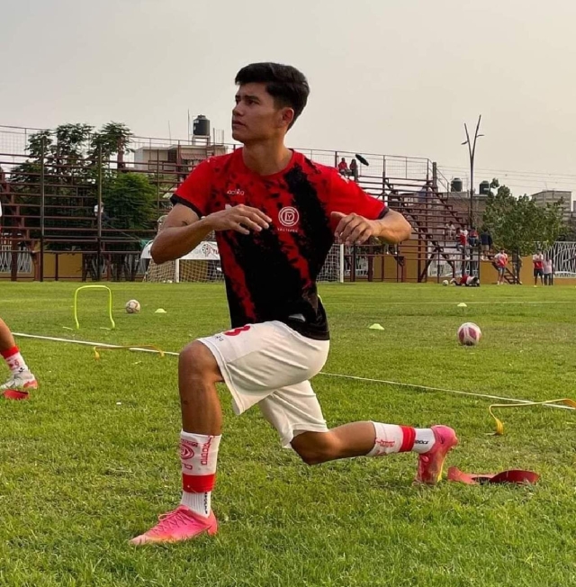 Mario Aguilar con la playera de CDY.