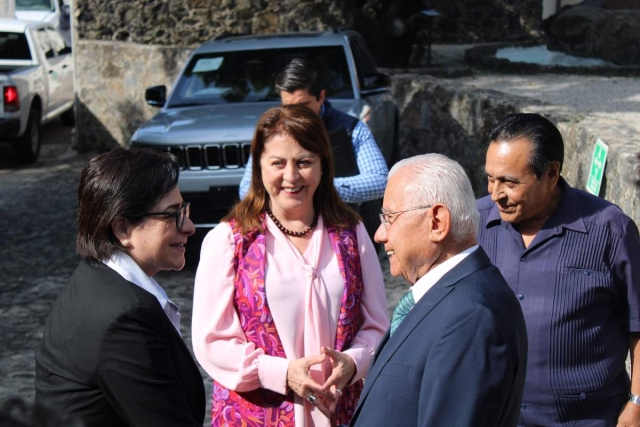 La gobernadora Margarita González Saravia, y el secretario de Gobierno, Juan Salgado, recibieron ayer en Cuernavaca a la titular de la CNPC, Laura Velázquez.  