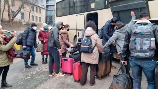 Evacuan a mexicanos a Rumanía tras conflicto Rusia-Ucrania