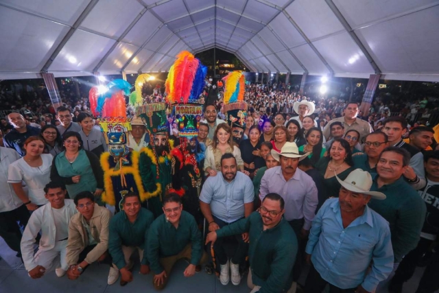 Margarita González Saravia Calderón presentó la “Filosofía e Identidad del Gobierno de Morelos” en un acto masivo en el zócalo de Cuernavaca, acompañada de académicos y líderes sociales.  La filosofía de gobierno de Morelos va a cambiar con una perspectiva humanista, externó González Saravia en la presentación del proyecto.  