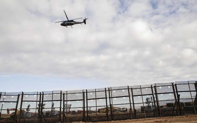 Gobernador de Texas envía helicópteros a la frontera con México