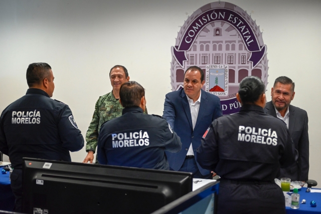 Entrega gobernador reconocimientos a policías por su destacada labor en el desempeño de sus funciones